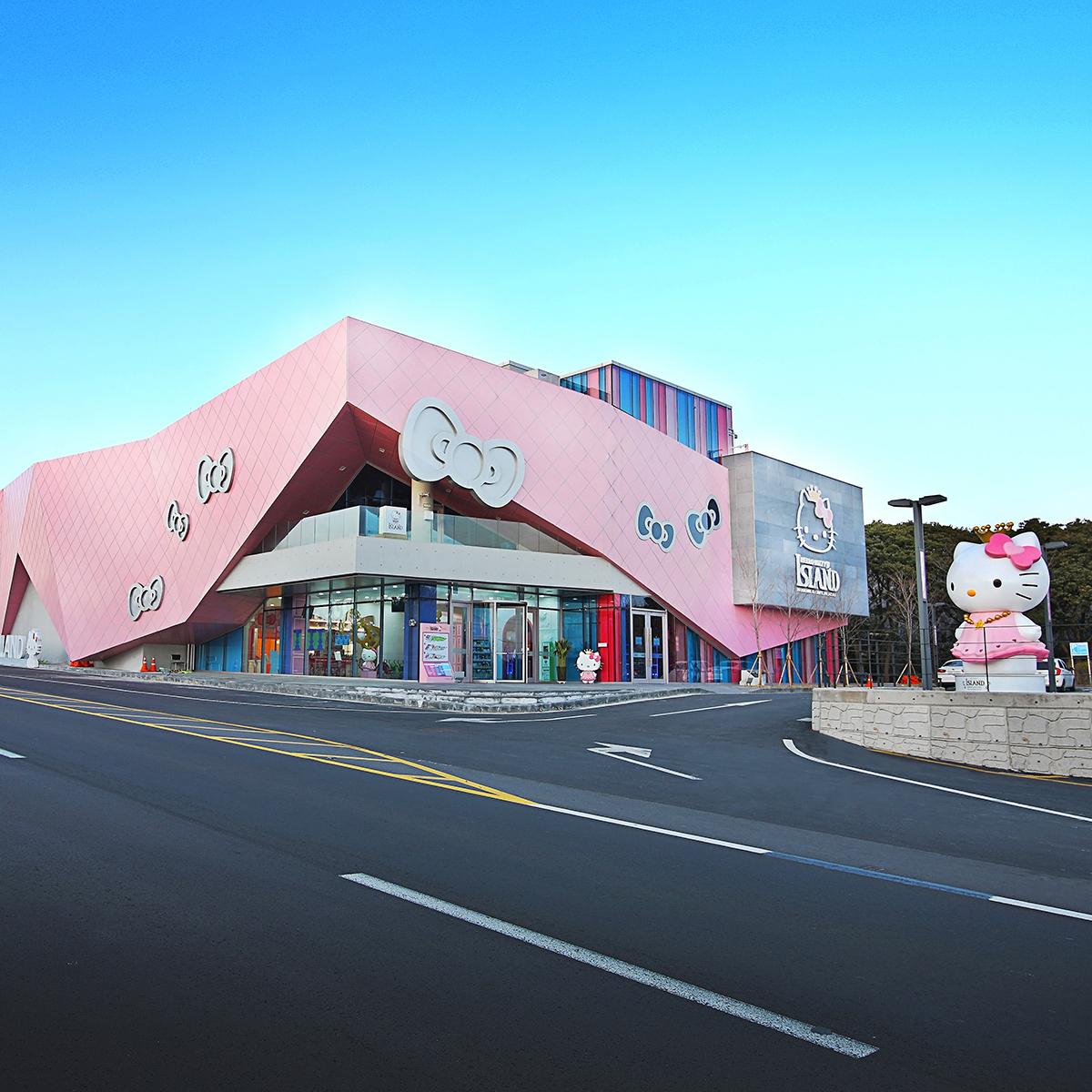 Hello Kitty Island Jeju 粉紅色建築與入口真實外觀